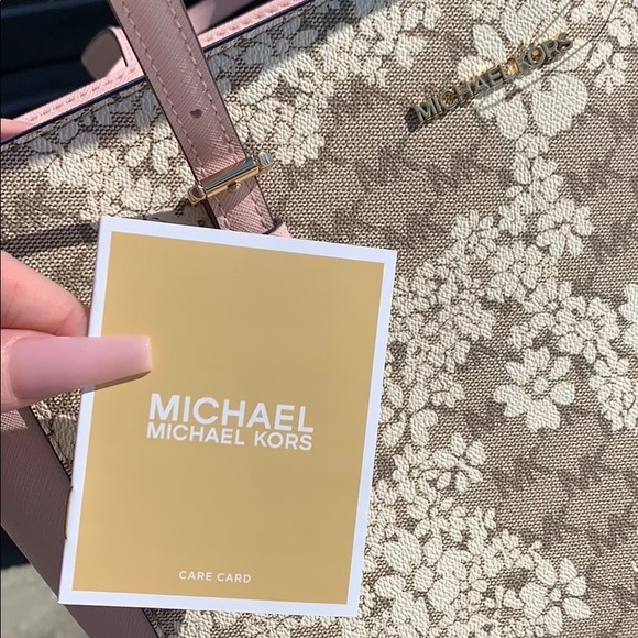 Michael Kors Hand Bag - Picture 8 of 9